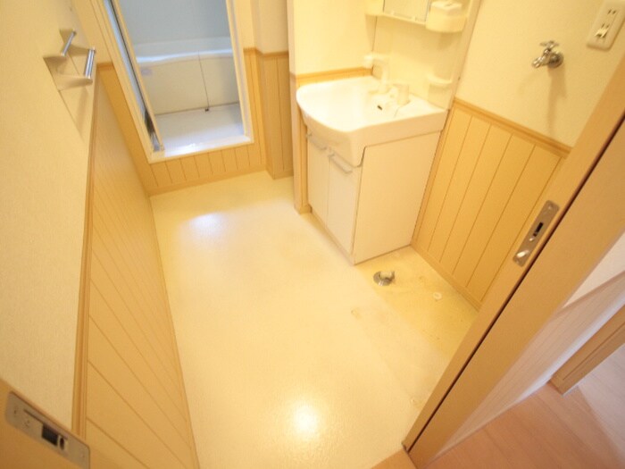 物件内観写真12　(洗濯機置場)