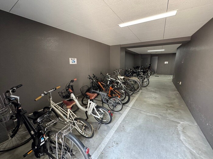 物件外観写真2　(駐輪場)