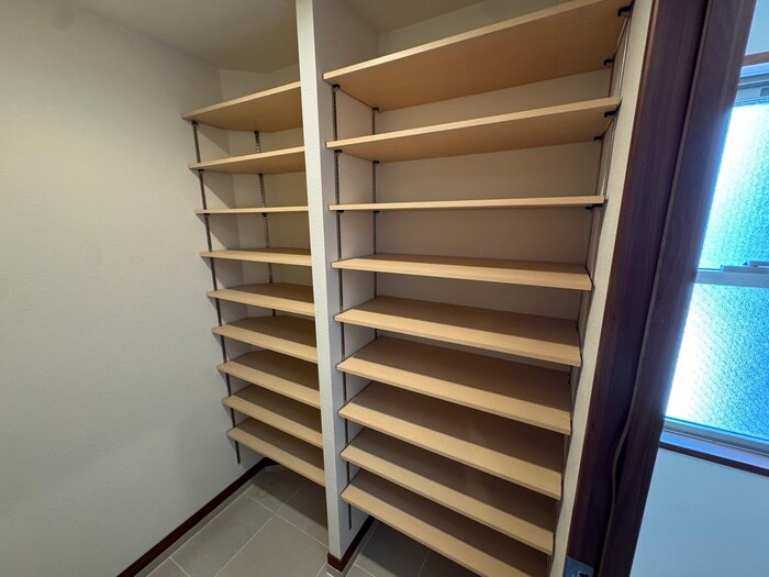 物件内観写真12　(靴箱)