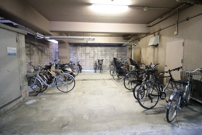 物件外観写真4　(駐輪場)