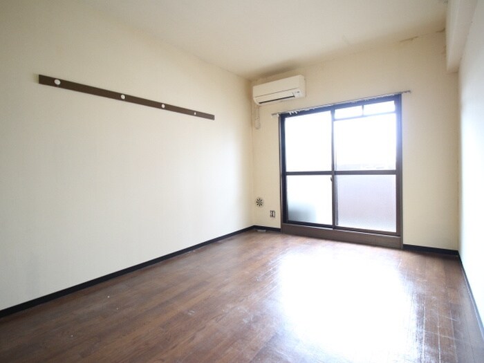 物件内観写真8　(室内からの展望)