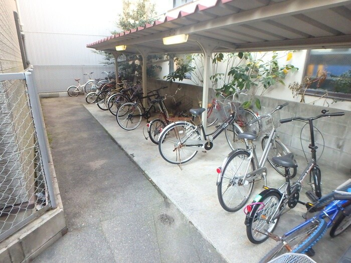 物件外観写真5　(駐輪場)