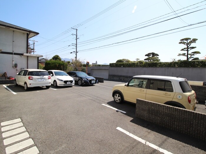 物件外観写真3　(駐車場)