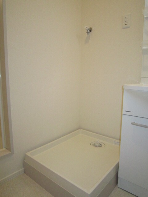 物件内観写真15　(洗濯機置場)