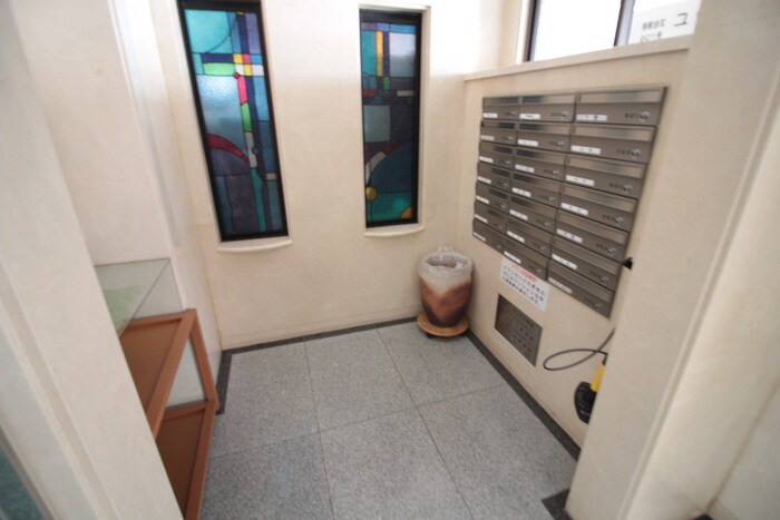 物件外観写真6　(エントランス部分)