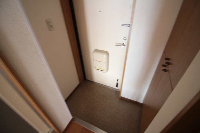 物件内観写真12　(玄関)
