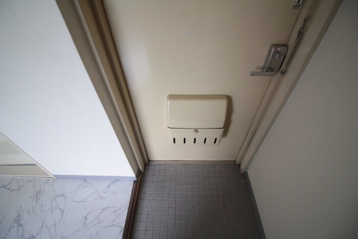 物件内観写真11　(玄関)