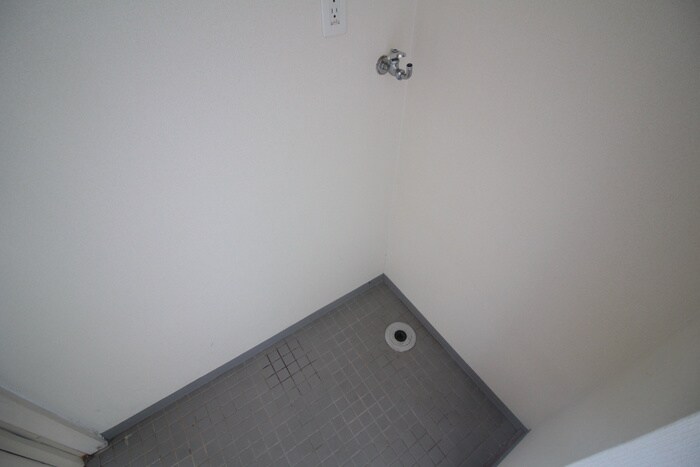物件内観写真14　(洗濯機置場)