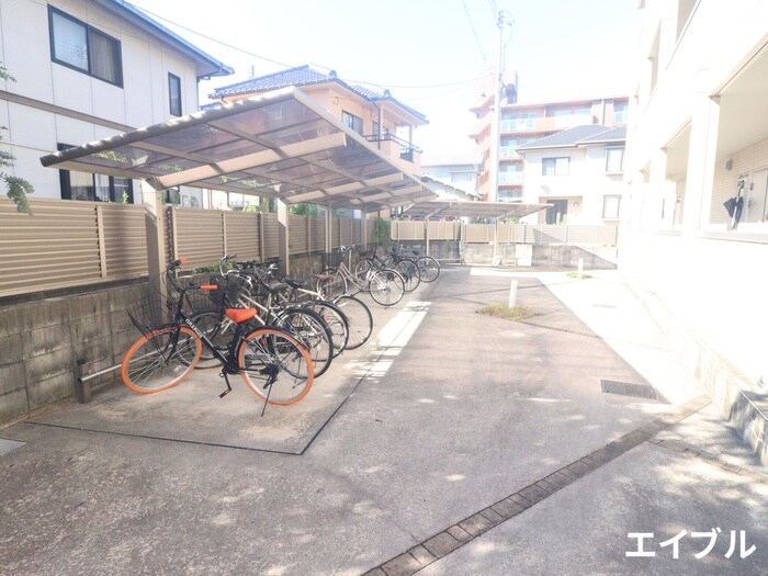 物件外観写真3　(駐輪場)