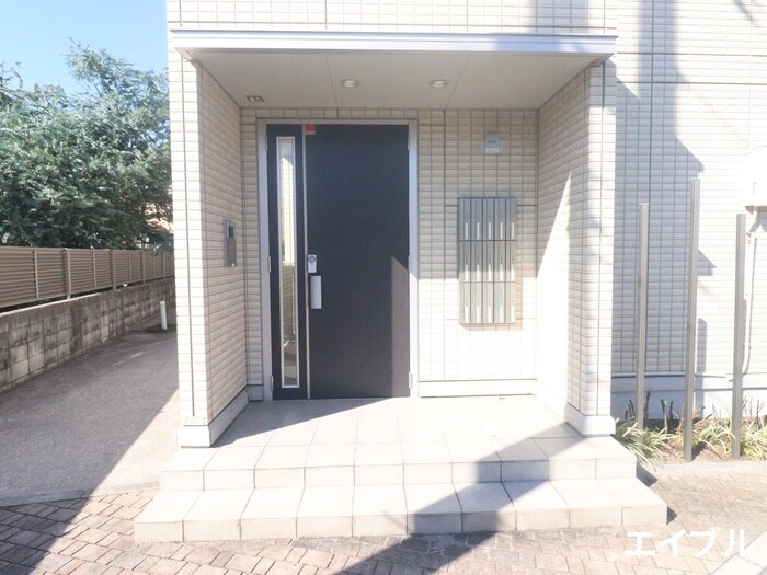 物件外観写真5　(エントランス部分)