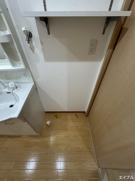 物件内観写真16　(洗濯機置場)