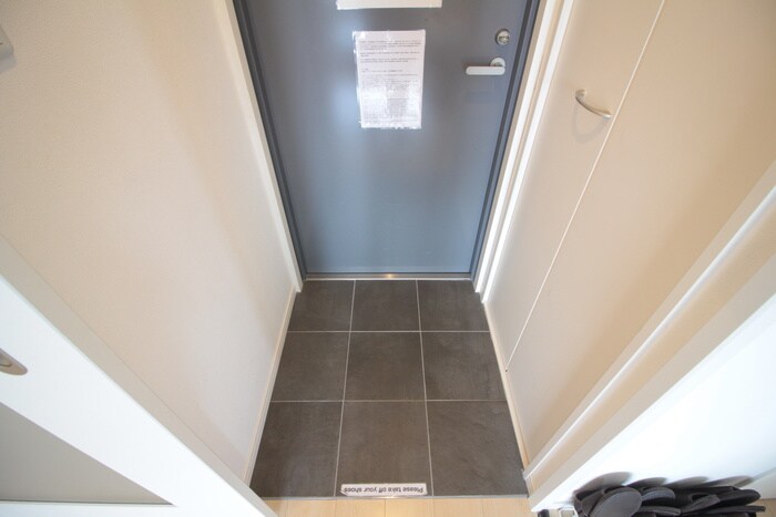 物件内観写真13　(玄関)