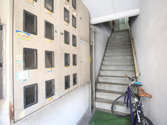 物件外観写真2　(エントランス部分)