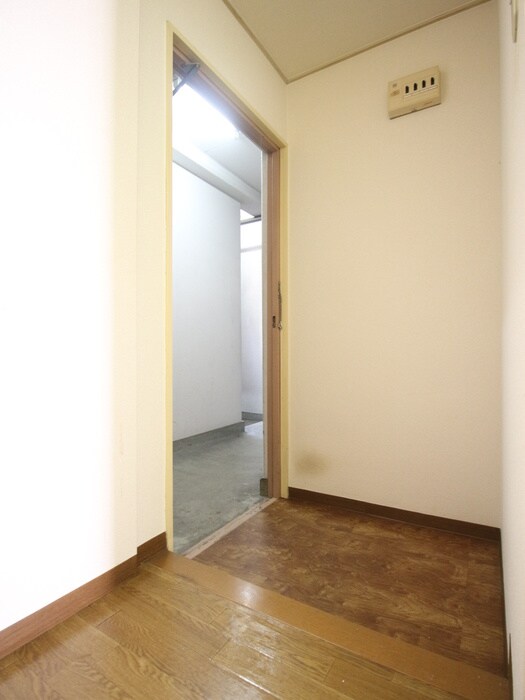 物件内観写真14　(玄関)