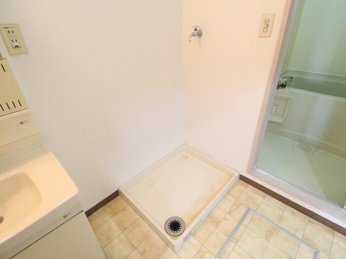 物件内観写真12　(洗濯機置場)