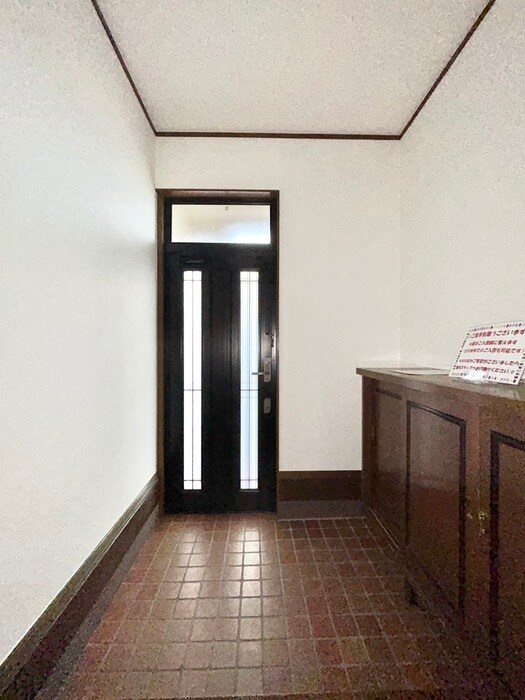 物件内観写真18　(玄関)