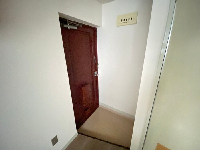 物件内観写真13　(玄関)