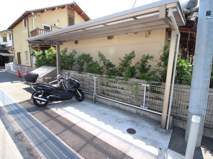 物件外観写真5　(駐輪場)