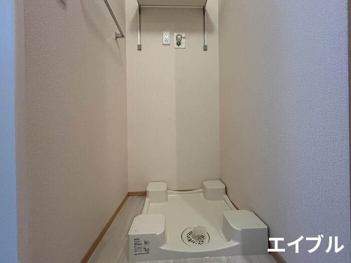 物件内観写真14　(洗濯機置場)