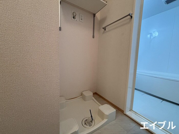 物件内観写真15　(洗濯機置場)