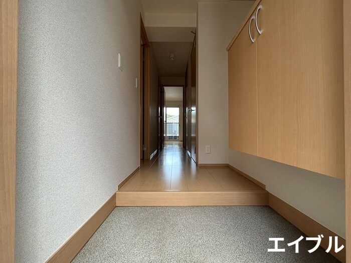 物件内観写真16　(玄関)