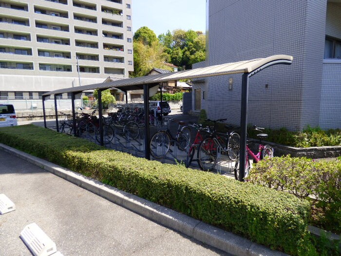 物件外観写真3　(駐輪場)