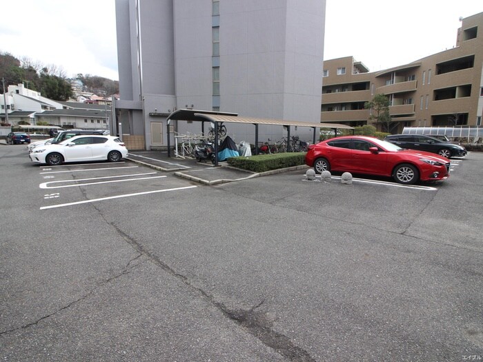 物件外観写真4　(駐車場)