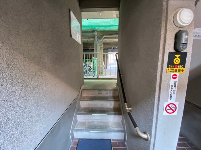 物件外観写真5　(エントランス部分)