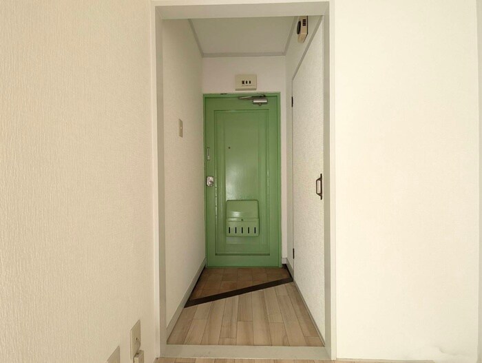物件内観写真12　(玄関)
