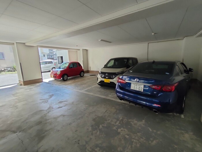 物件外観写真4　(駐車場)