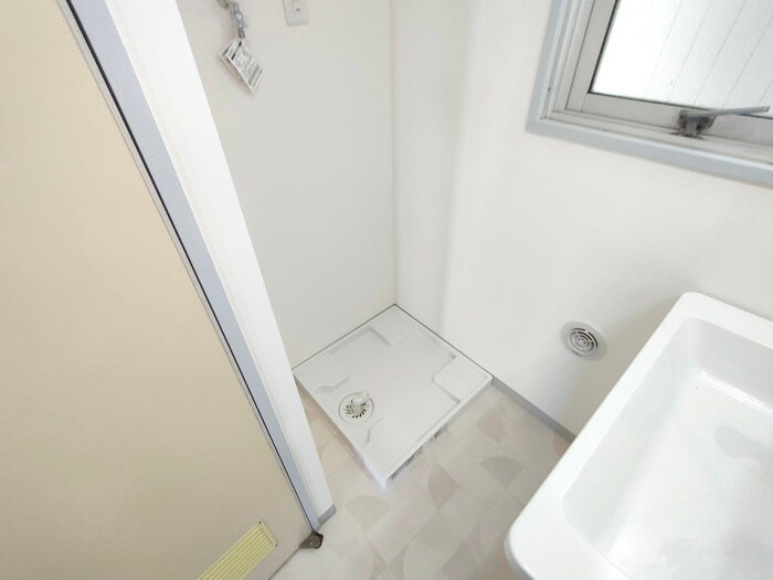 物件内観写真16　(洗濯機置場)