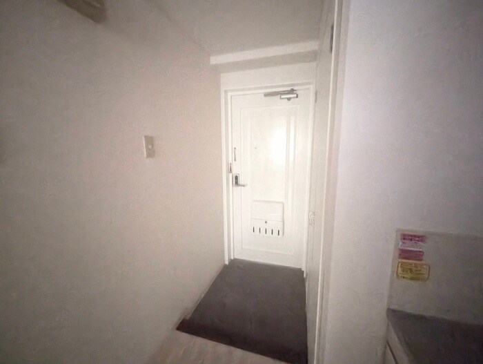 物件内観写真12　(玄関)