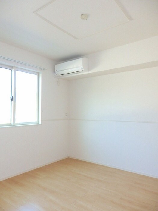 物件内観写真2　(居室)