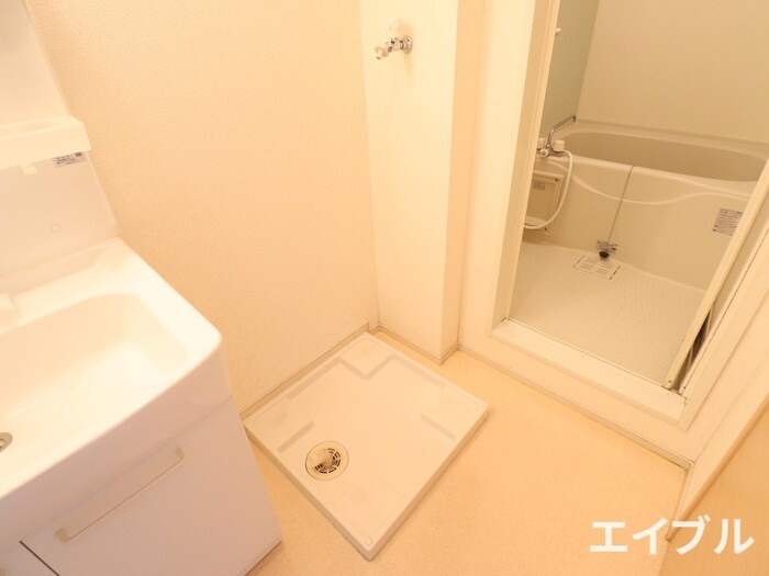 物件内観写真12　(洗濯機置場)