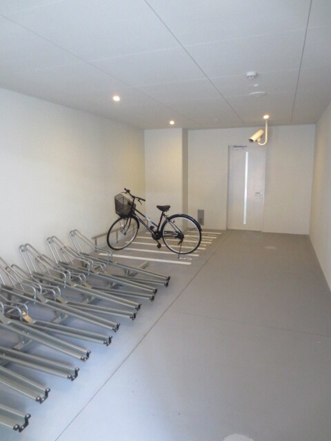 物件外観写真3　(駐輪場)