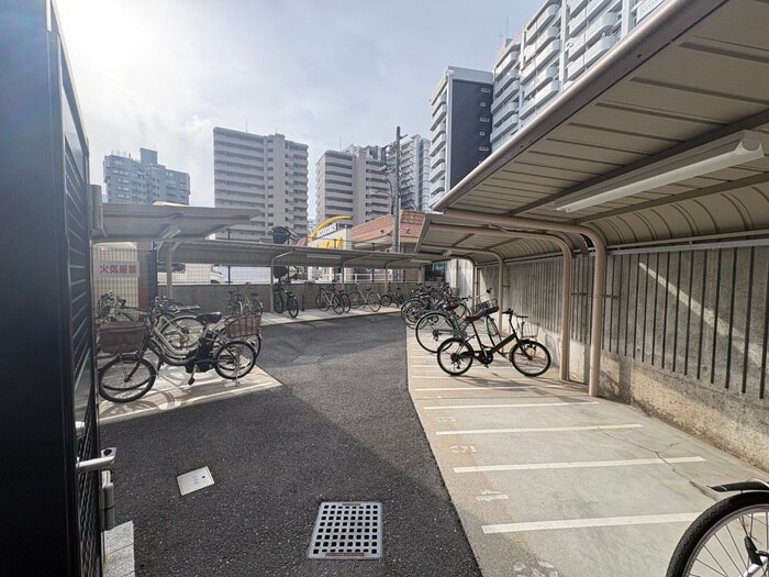 物件外観写真4　(駐輪場)