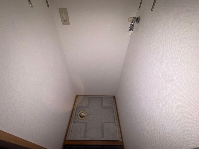 物件内観写真16　(洗濯機置場)