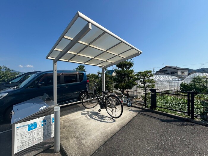 物件外観写真5　(駐輪場)