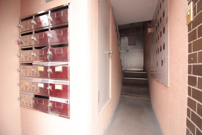 物件外観写真2　(エントランス部分)