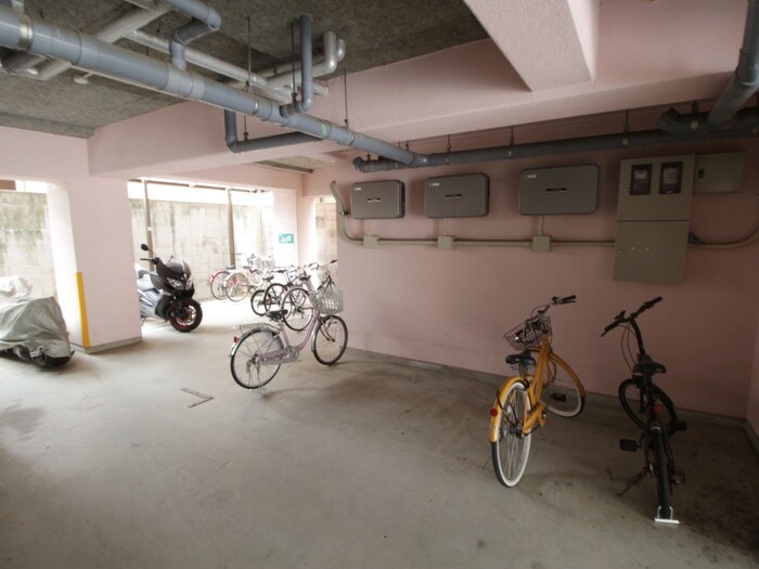 物件外観写真5　(駐輪場)