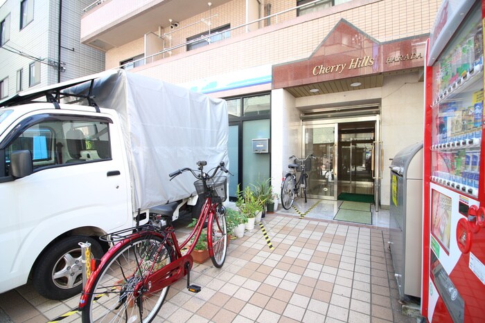 物件外観写真6　(駐輪場)