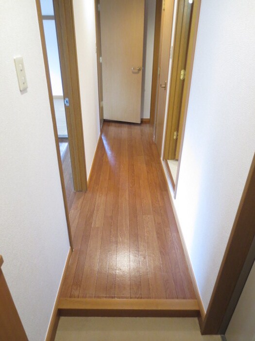物件内観写真5　(廊下)