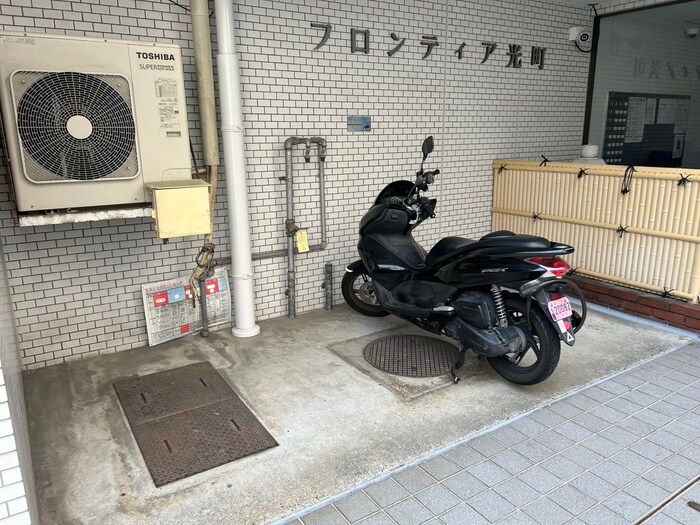 物件外観写真2　(バイク置き場)