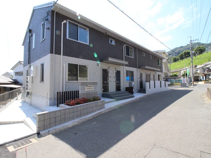 物件外観写真5　(エントランス部分)