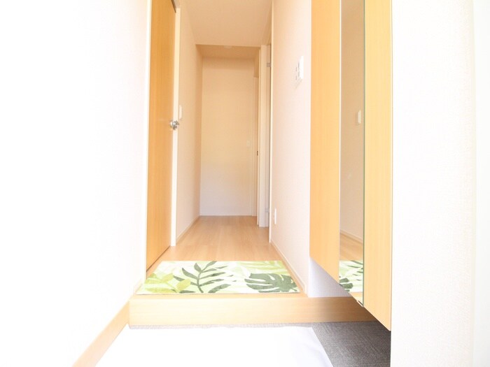 物件内観写真11　(玄関)