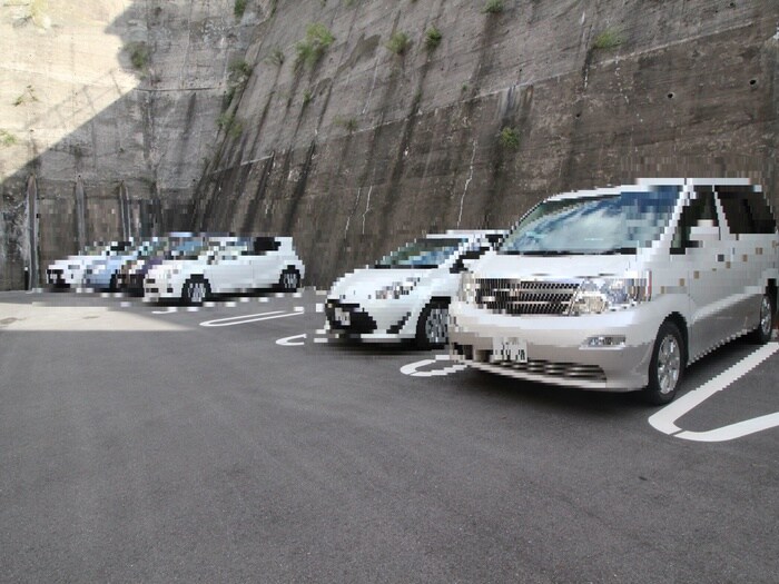 物件外観写真2　(駐車場)