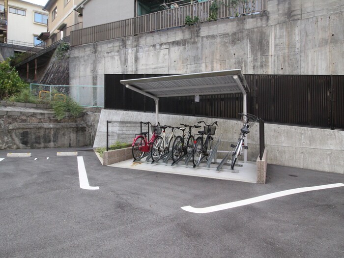 物件外観写真3　(駐輪場)