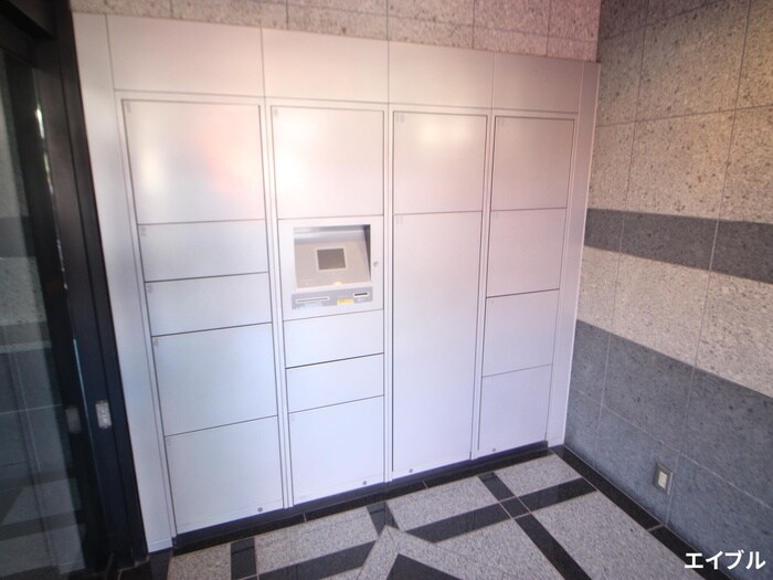 物件外観写真4　(エントランス部分)