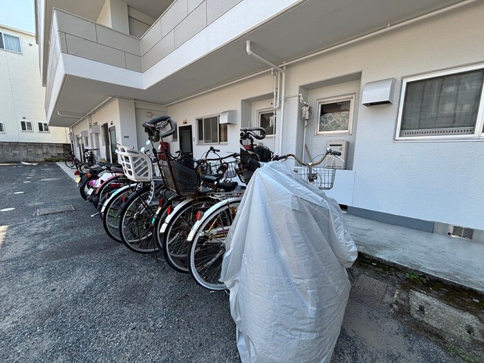 物件外観写真4　(駐輪場)