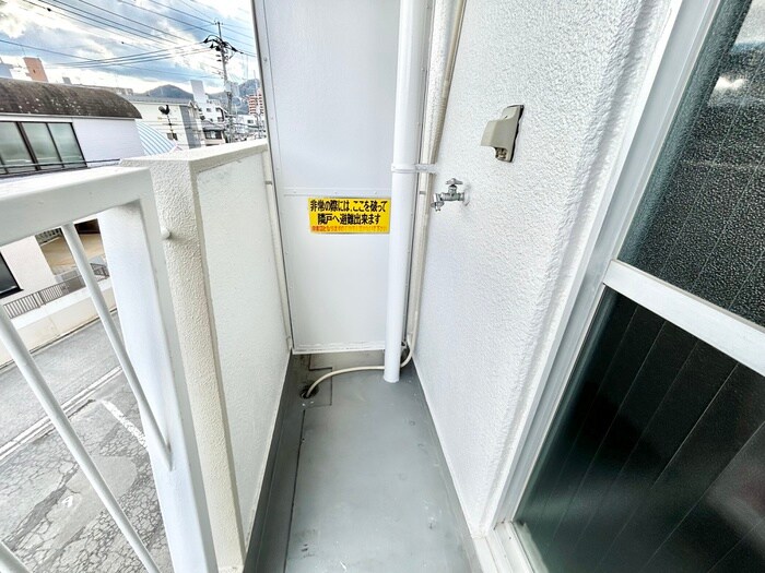 物件内観写真11　(洗濯機置場)